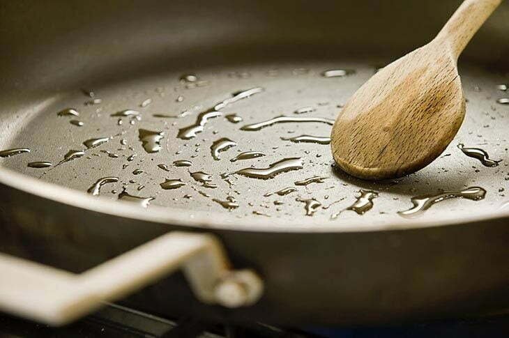 should-you-pour-oil-on-a-hot-or-cold-pan-7013800-5281983-2340349