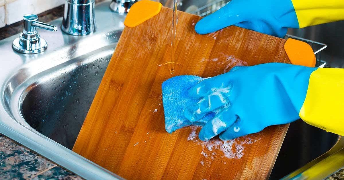 The cutting board is a breeding ground for bacteria. Few people know how to clean it FINAL SITE